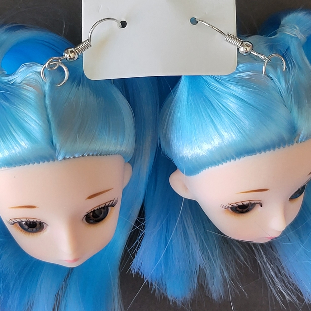 Doll Head Earrings - Picture 2 of 3